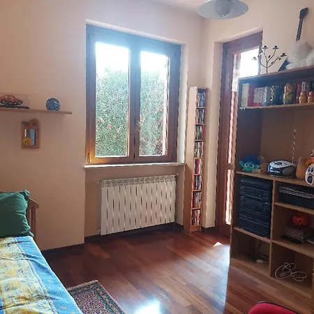 Intero In Casa Indipendente Μπιέλλα