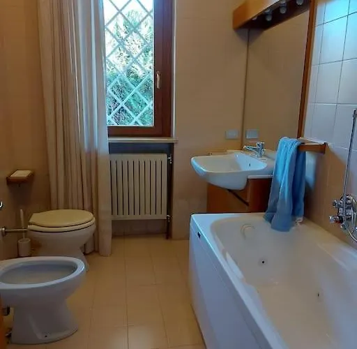 Intero In Casa Indipendente * Μπιέλλα